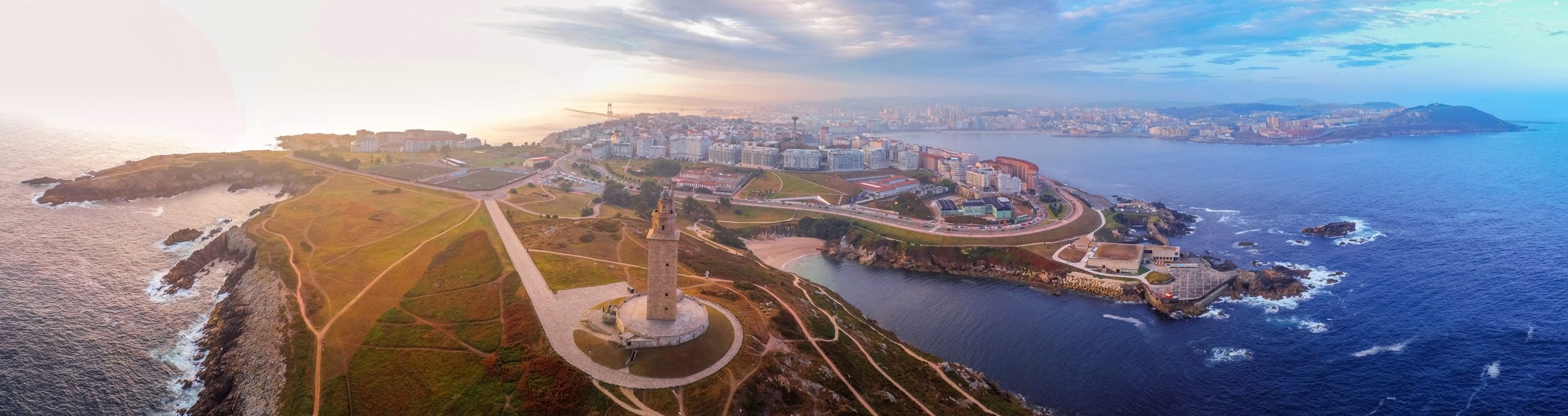 Vista aérea de la ciudad de La Coruña, España.